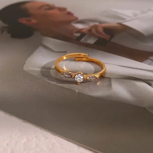 New Adjustable 18k Gold Zircon Ring, cute Ring, shiny Ring. - Picture 4 of 6